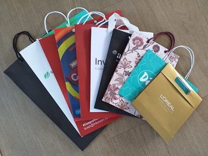 Sacolas personalizadas para lojas, com foco em papel offset, kraft e reciclado para vinícolas, adegas e varejo