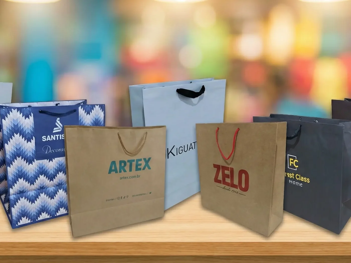Ilustração de sacolas de papel verticais personalizadas